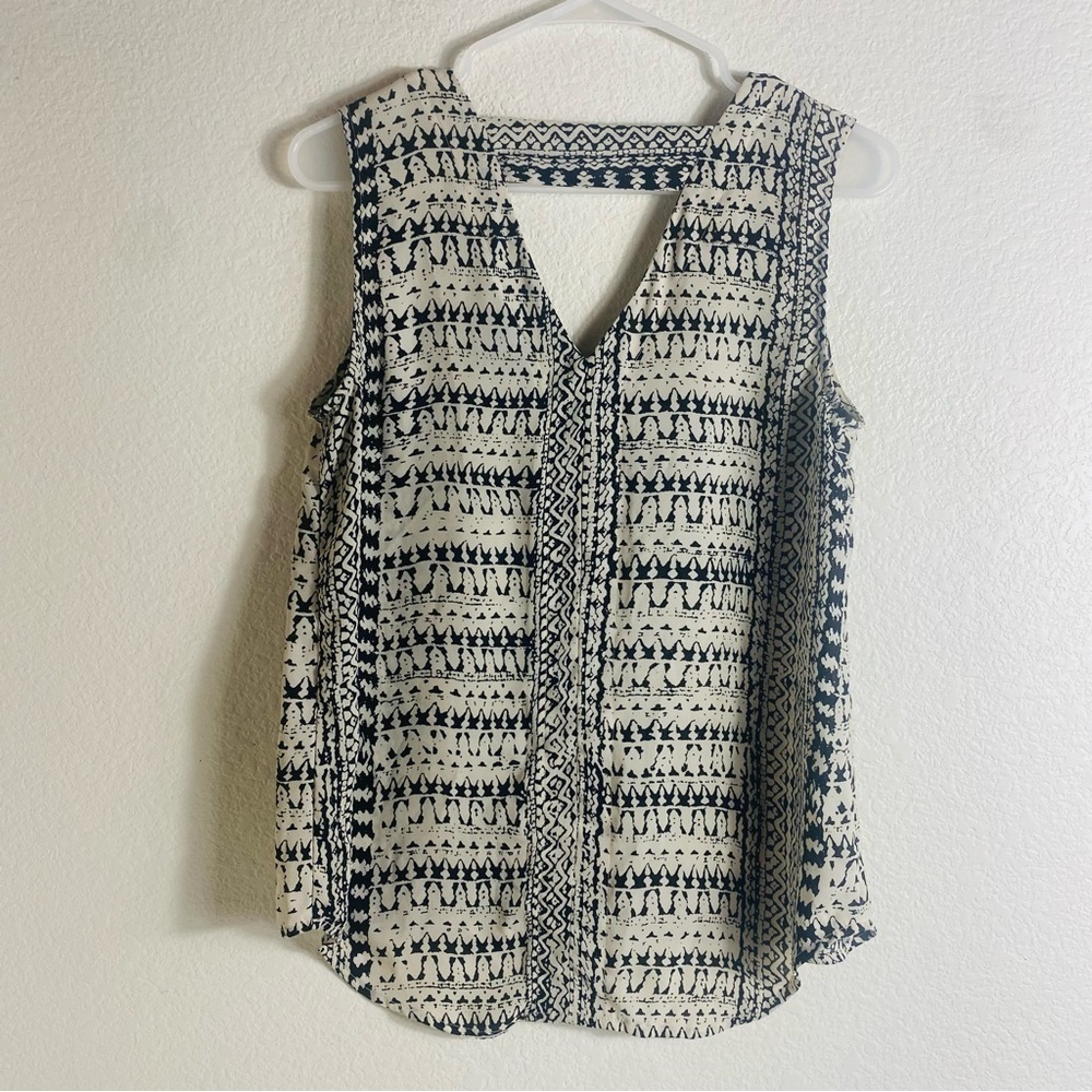 A.N.A Geometric V-Neck Sleeveless Blouse Size:Small